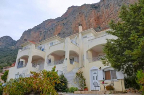 West Red Rock and View Leonidio maisonette studio